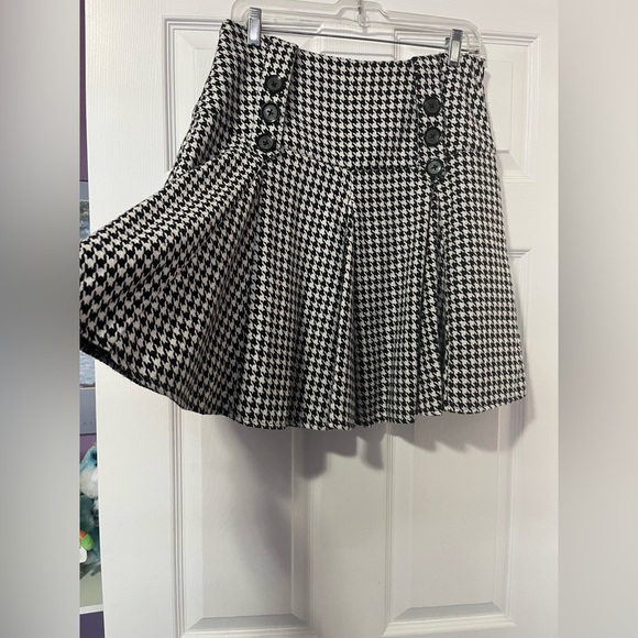 Cute high waisted skirt - Picture 2 of 6